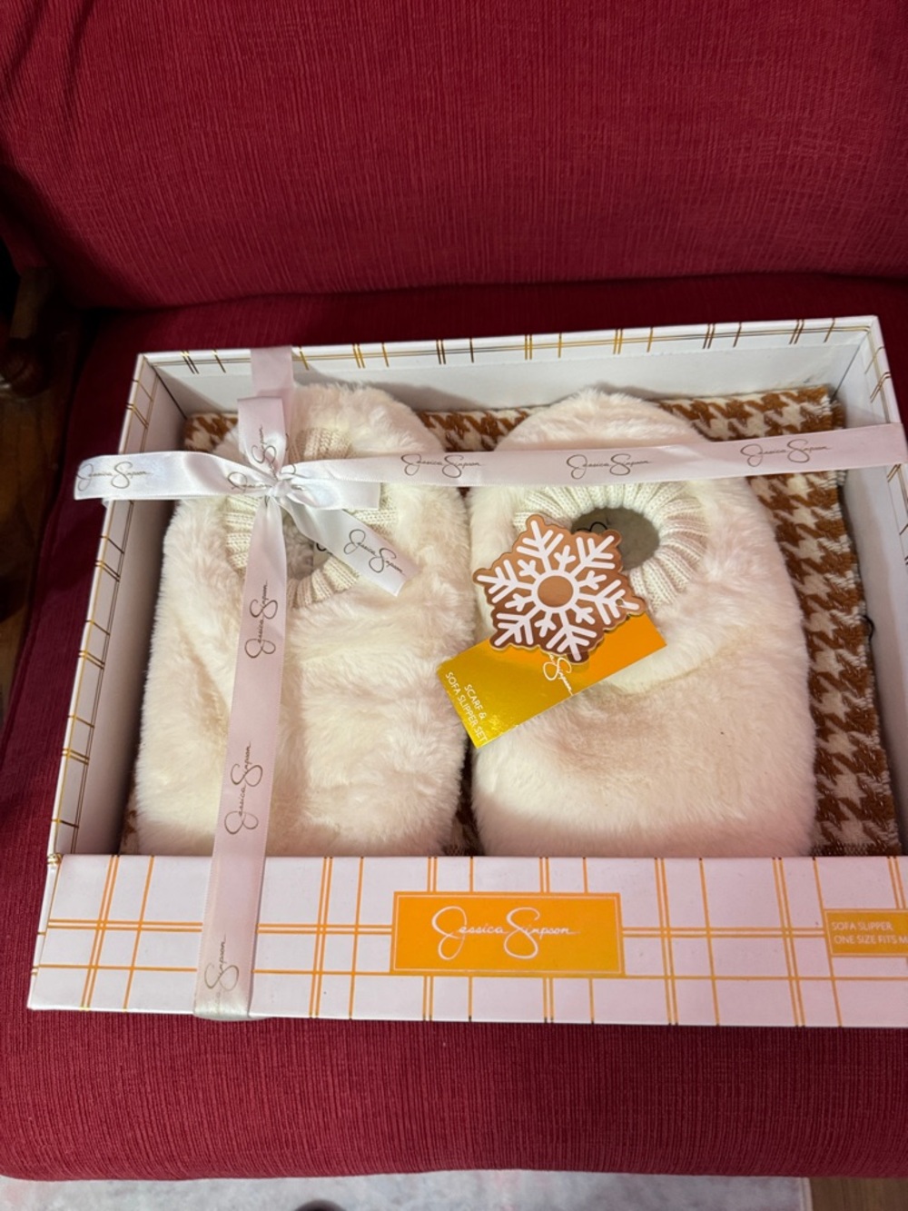 Jessica Simpson Cream Plush Slip-On Slippers Gift Set